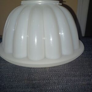 Jel-N-Serve Jell-O mold in white. 